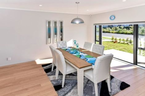 Photo of property in 43 Becker Drive, Weymouth, Auckland, 2103