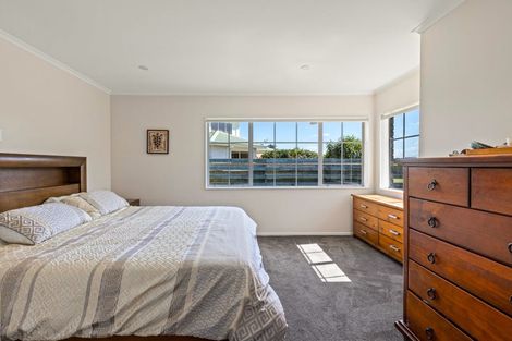 Photo of property in 33 Maygrove Drive, Orewa, 0931