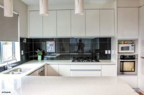 Photo of property in 4 Kirikiri Drive, Papakura, 2110