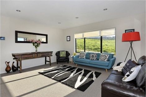 Photo of property in 83 Lake Panorama Drive, Henderson Valley, Auckland, 0612