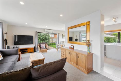 Photo of property in 20 Hocken Place, Mangere Bridge, Auckland, 2022