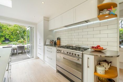 Photo of property in 377 Muritai Road, Eastbourne, Lower Hutt, 5013