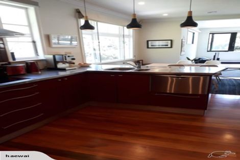 Photo of property in 73 Hungerford Road, Houghton Bay, Wellington, 6023