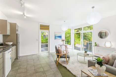 Photo of property in 2/39 Onslow Road, Khandallah, Wellington, 6035