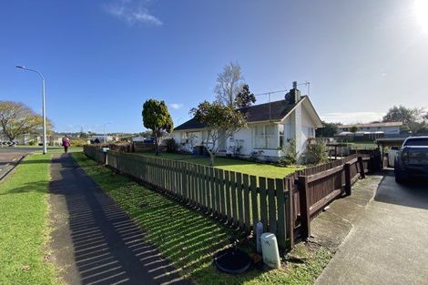 Photo of property in 2 Ennis Avenue, Pakuranga Heights, Auckland, 2010