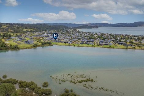 Photo of property in 2 Admiral Drive, Cooks Beach, Whitianga, 3591