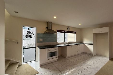 Photo of property in 17/1 Briar Way, New Lynn, Auckland, 0600