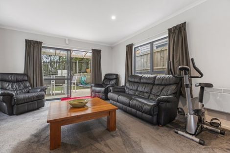 Photo of property in 10 Taiaapure Street, Weymouth, Auckland, 2103