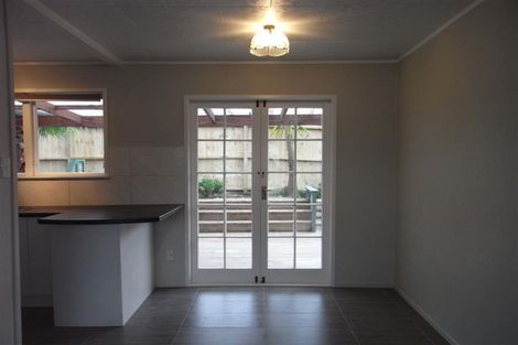 Photo of property in 14 Cairngorm Place, Highland Park, Auckland, 2010