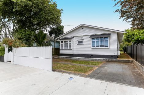 Photo of property in 5 Huatoki Street, Vogeltown, New Plymouth, 4310