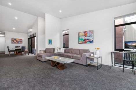 Photo of property in 6 Gallantry Crescent, Papakura, 2110