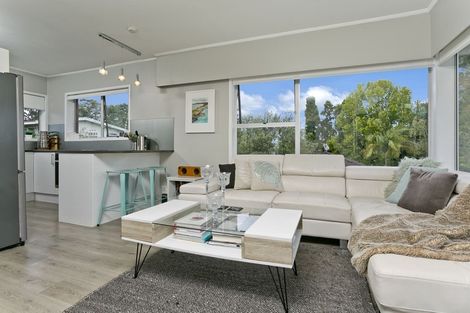 Photo of property in 2/2 Lambrown Drive, Totara Vale, Auckland, 0629