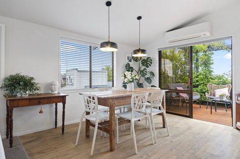 Photo of property in 3 View Road, Shelly Park, Auckland, 2014