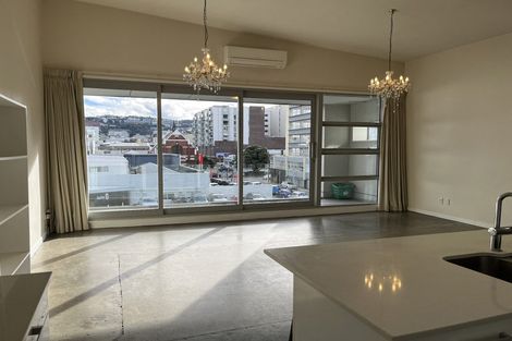 Photo of property in 4/25 Home Street, Mount Victoria, Wellington, 6011
