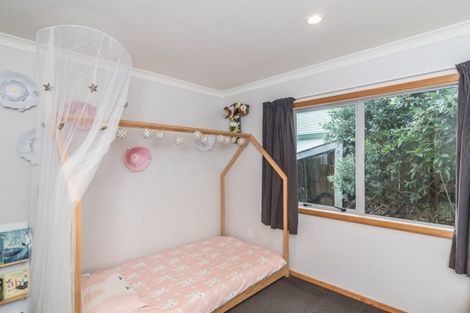 Photo of property in 62 Kakariki Grove, Waikanae, 5036