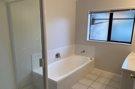 Photo of property in 3 Berkshire Terrace, Massey, Auckland, 0614