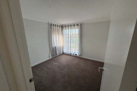 Photo of property in 10 Rauriki Lane, Rosehill, Papakura, 2113