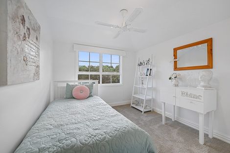 Photo of property in 27 Almond Grove, Greenhithe, Auckland, 0632