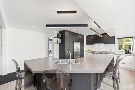 Photo of property in 10 Dowling Grove, Silverstream, Upper Hutt, 5019