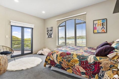 Photo of property in 5 Bunker Way, Strathmore Park, Wellington, 6022