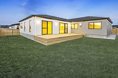 Photo of property in 12 Twin Parks Rise, Papakura, 2110