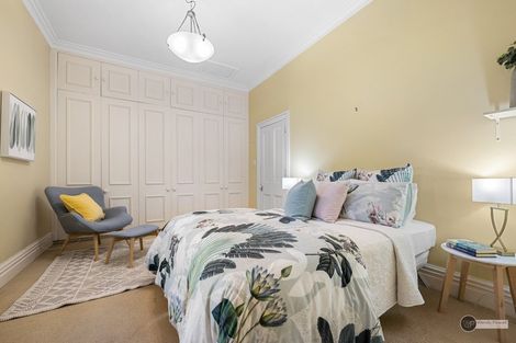 Photo of property in 6 Hawker Street, Mount Victoria, Wellington, 6011