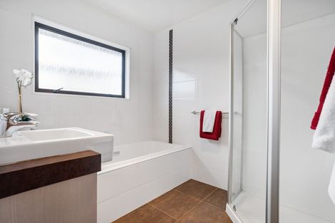 Photo of property in 3 Voltaire Court, Botany Downs, Auckland, 2010