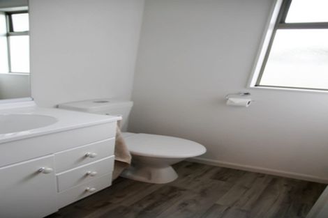 Photo of property in 16 Claridge Place, Taradale, Napier, 4112