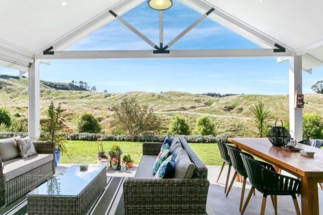 Photo of property in 98 Loch Views Road, Acacia Bay, Taupo, 3385