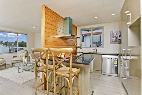 Photo of property in 9 Jumento Place, Unsworth Heights, Auckland, 0632