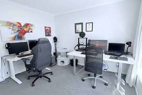 Photo of property in 12a Discovery Place, Marfell, New Plymouth, 4310