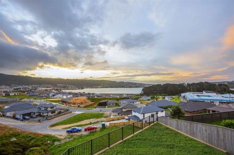 Photo of property in 19 Wangapeka Way, Aotea, Porirua, 5024