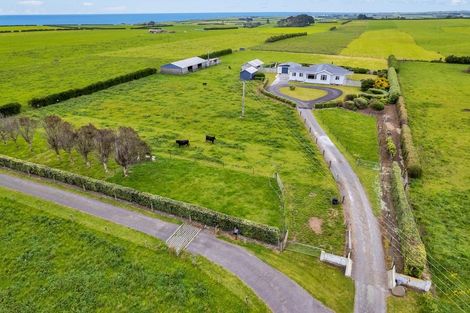 Photo of property in 22 Batten Road, Okaiawa, Hawera, 4671