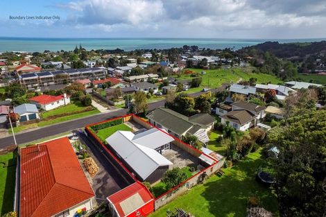 Photo of property in 8 Hussey Street, Oakura, 4314