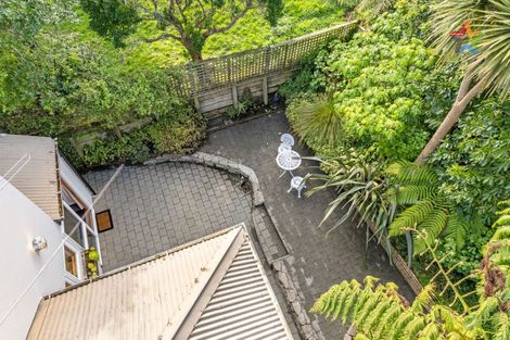 Photo of property in 2/196 Dowse Drive, Maungaraki, Lower Hutt, 5010