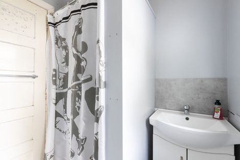 Photo of property in 129 Govett Avenue, Frankleigh Park, New Plymouth, 4310