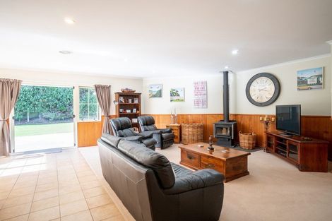 Photo of property in 50 Waicola Drive, Fitzherbert, Palmerston North, 4471