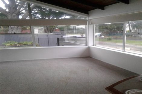 Photo of property in 1/307 Wairau Road, Totara Vale, Auckland, 0627