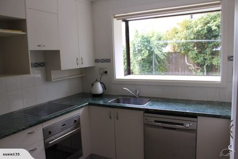 Photo of property in 2 Ringwood Place Avonhead Christchurch City