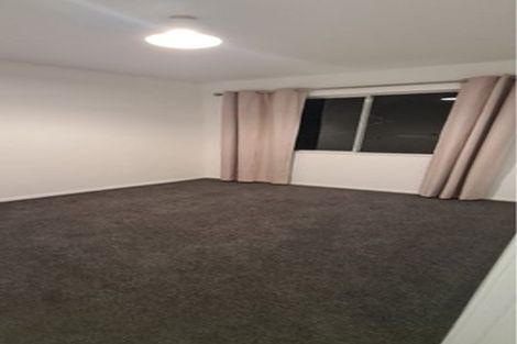 Photo of property in 1/4 Glanmire Road, Newlands, Wellington, 6037