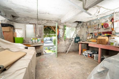 Photo of property in 16 Hawker Street, Mount Victoria, Wellington, 6011