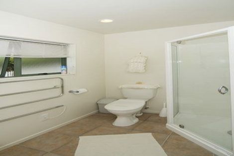 Photo of property in 10 Sherwood Grove, Northcross, Auckland, 0630