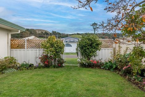 Photo of property in 2 Lowndes Place, Taradale, Napier, 4112