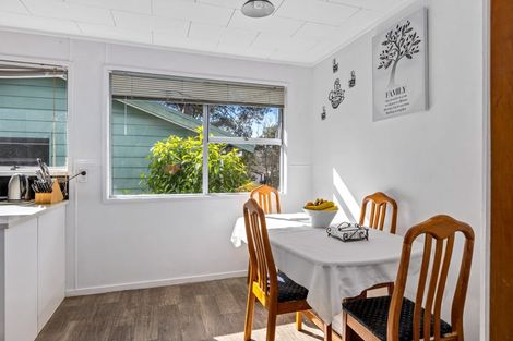 Photo of property in 46 Easton Park Parade, Glenfield, Auckland, 0629