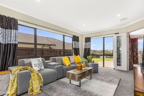 Photo of property in 17 Tongariro Drive, Aotea, Porirua, 5024