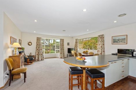 Photo of property in 33 Farnswood Place, Redwood, Christchurch, 8051