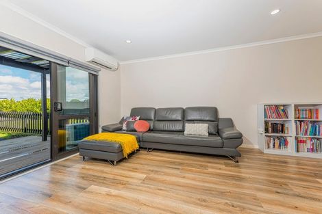 Photo of property in 4 Lumbarda Drive, Kumeu, 0810
