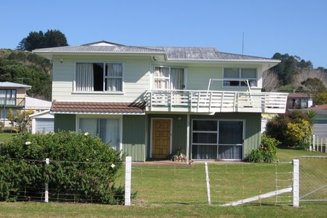 Photo of property in 25 Marine Parade, Cooks Beach, Whitianga, 3591