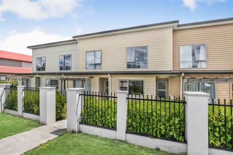 Photo of property in 32/11 Ray Small Drive, Papakura, 2110