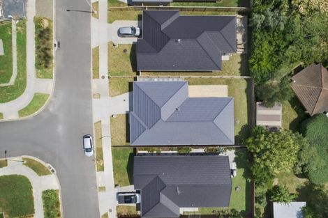 Photo of property in 72 Glenveagh Park Drive, Weymouth, Auckland, 2103